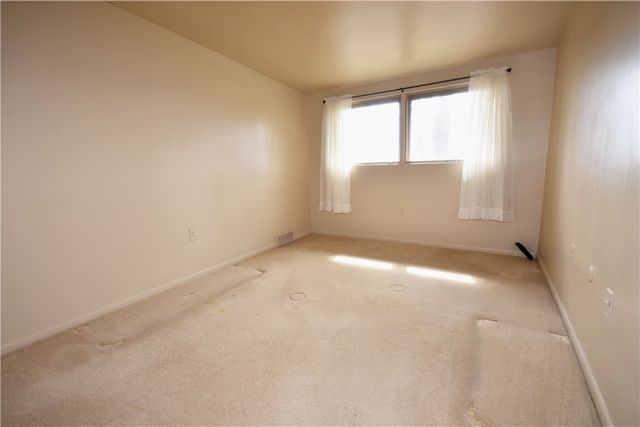 327 Wayne St, Claysville, PA 15323