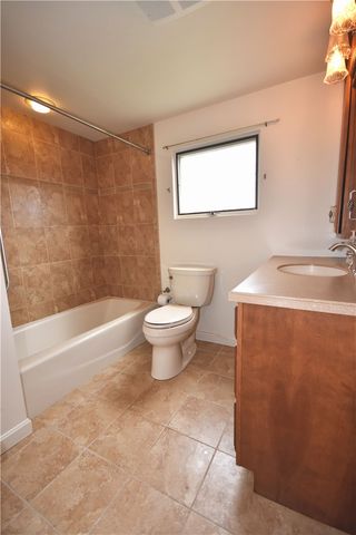 327 Wayne St, Claysville, PA 15323