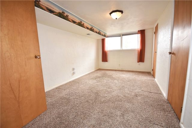 327 Wayne St, Claysville, PA 15323