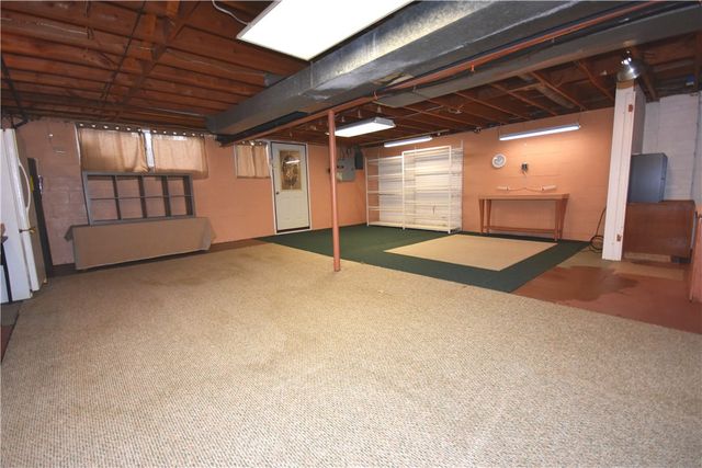 327 Wayne St, Claysville, PA 15323