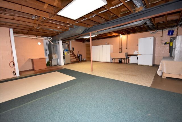 327 Wayne St, Claysville, PA 15323