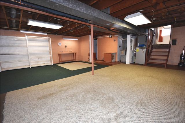 327 Wayne St, Claysville, PA 15323