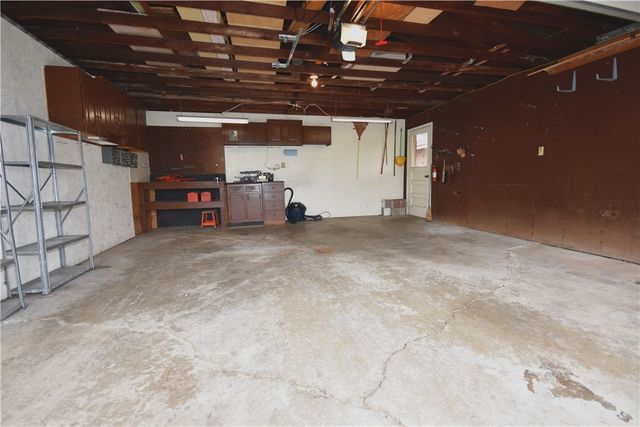 327 Wayne St, Claysville, PA 15323