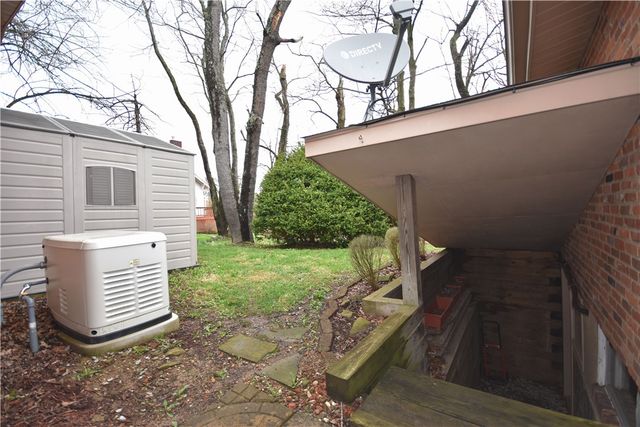 327 Wayne St, Claysville, PA 15323