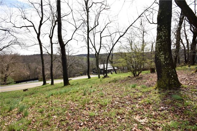 327 Wayne St, Claysville, PA 15323