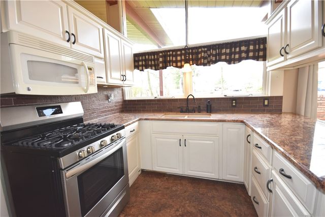 327 Wayne St, Claysville, PA 15323