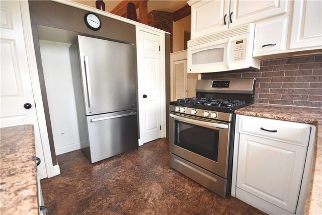 327 Wayne St, Claysville, PA 15323