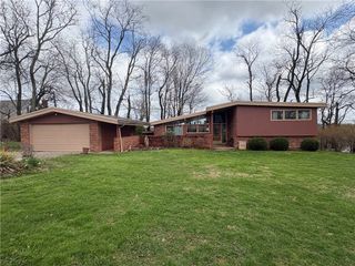327 Wayne St, Claysville, PA 15323