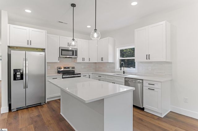 123 Wolf King Way, Woodruff, SC 29388