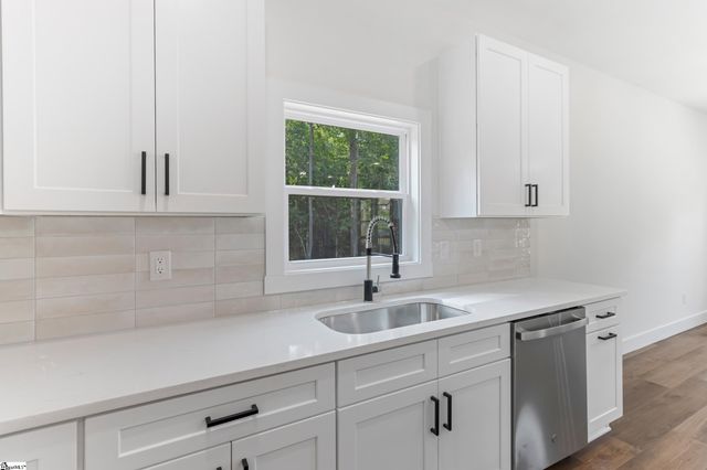 123 Wolf King Way, Woodruff, SC 29388