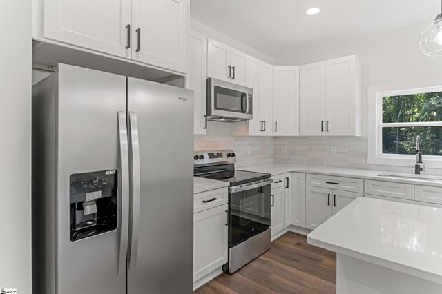 123 Wolf King Way, Woodruff, SC 29388