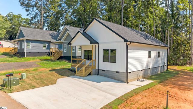 123 Wolf King Way, Woodruff, SC 29388