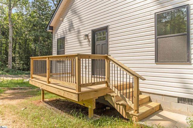 123 Wolf King Way, Woodruff, SC 29388