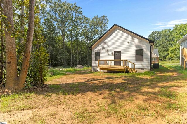 123 Wolf King Way, Woodruff, SC 29388
