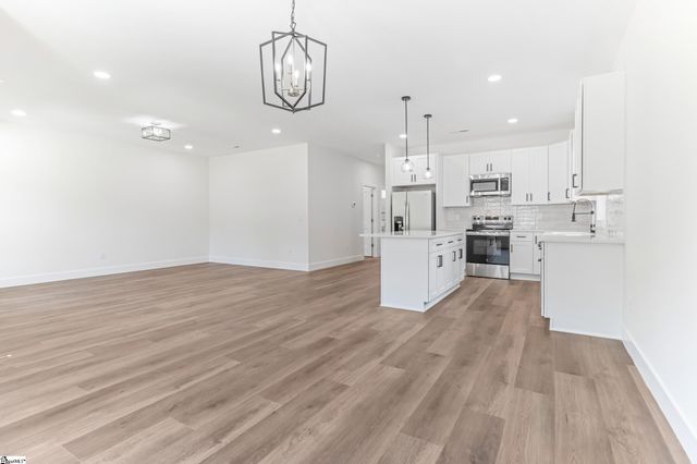 123 Wolf King Way, Woodruff, SC 29388
