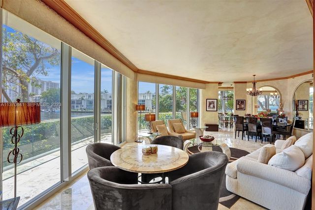 2600 Island Boulevard 101, Aventura, FL 33160