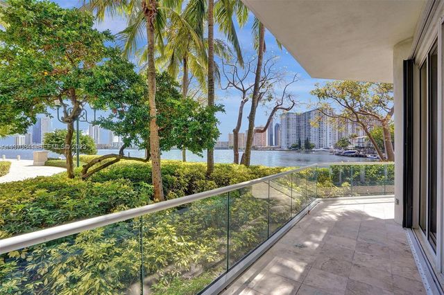 2600 Island Boulevard 101, Aventura, FL 33160