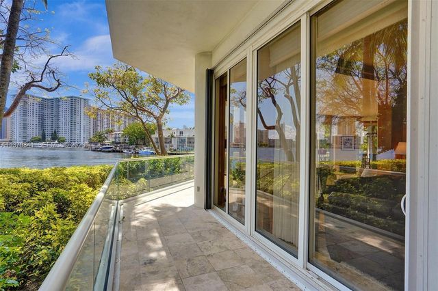 2600 Island Boulevard 101, Aventura, FL 33160