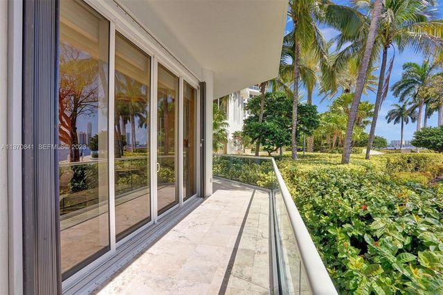 2600 Island Boulevard 101, Aventura, FL 33160