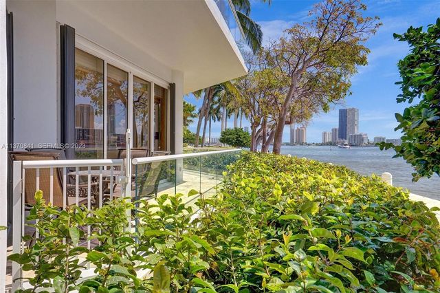 2600 Island Boulevard 101, Aventura, FL 33160