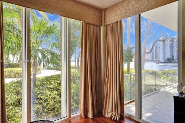 2600 Island Boulevard 101, Aventura, FL 33160