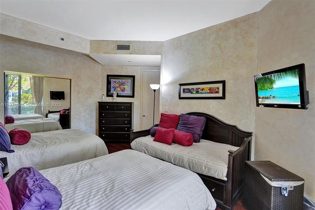 2600 Island Boulevard 101, Aventura, FL 33160