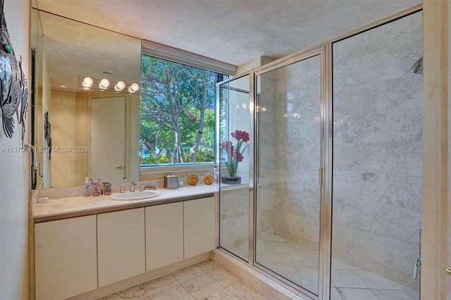 2600 Island Boulevard 101, Aventura, FL 33160