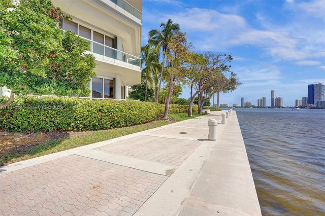 2600 Island Boulevard 101, Aventura, FL 33160