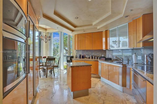 2600 Island Boulevard 101, Aventura, FL 33160