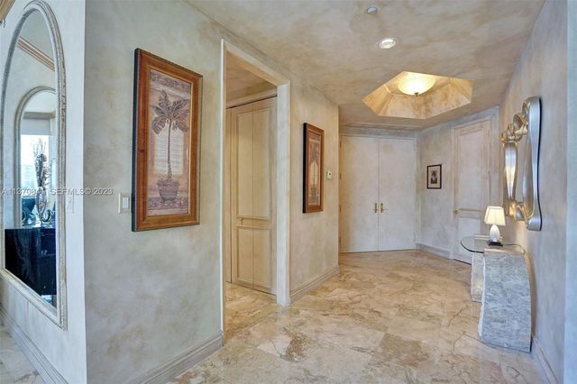 2600 Island Boulevard 101, Aventura, FL 33160