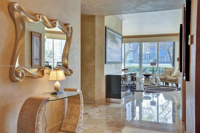 2600 Island Boulevard 101, Aventura, FL 33160