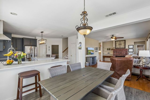 405 Stoneleigh Circle, Lake Dallas, TX 75065