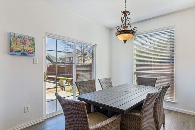 405 Stoneleigh Circle, Lake Dallas, TX 75065