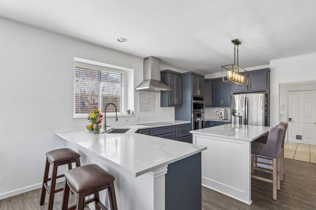 405 Stoneleigh Circle, Lake Dallas, TX 75065