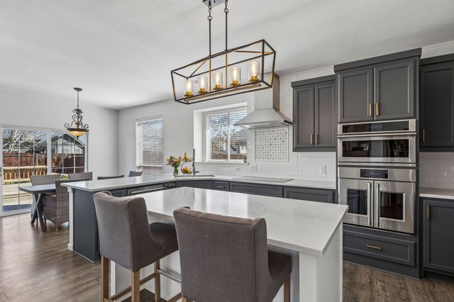 405 Stoneleigh Circle, Lake Dallas, TX 75065