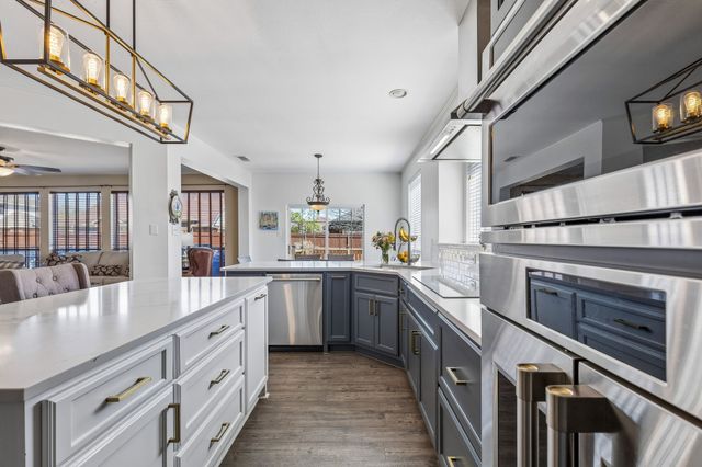 405 Stoneleigh Circle, Lake Dallas, TX 75065