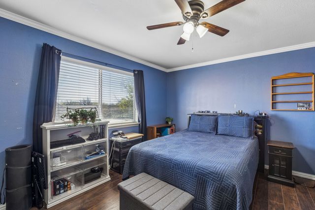 405 Stoneleigh Circle, Lake Dallas, TX 75065