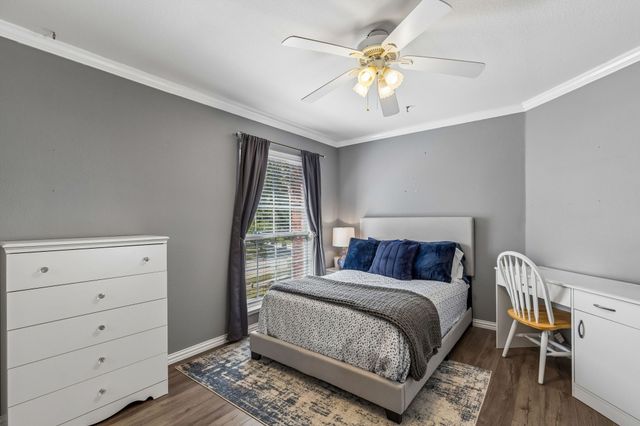 405 Stoneleigh Circle, Lake Dallas, TX 75065