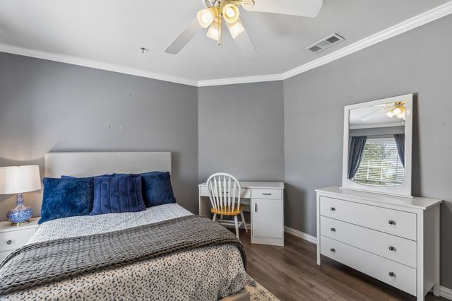 405 Stoneleigh Circle, Lake Dallas, TX 75065