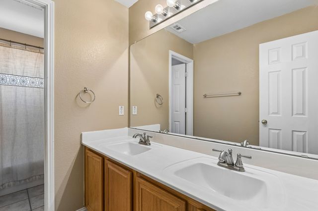 405 Stoneleigh Circle, Lake Dallas, TX 75065