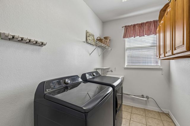 405 Stoneleigh Circle, Lake Dallas, TX 75065