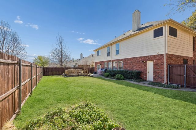 405 Stoneleigh Circle, Lake Dallas, TX 75065