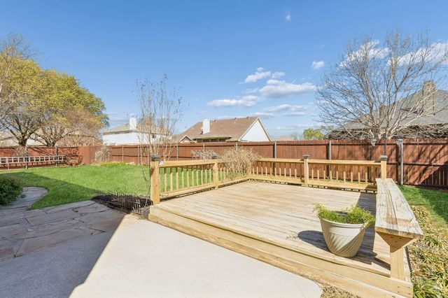 405 Stoneleigh Circle, Lake Dallas, TX 75065