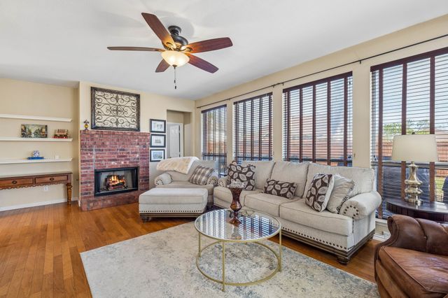 405 Stoneleigh Circle, Lake Dallas, TX 75065