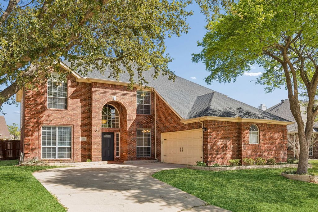 405 Stoneleigh Circle, Lake Dallas, TX 75065