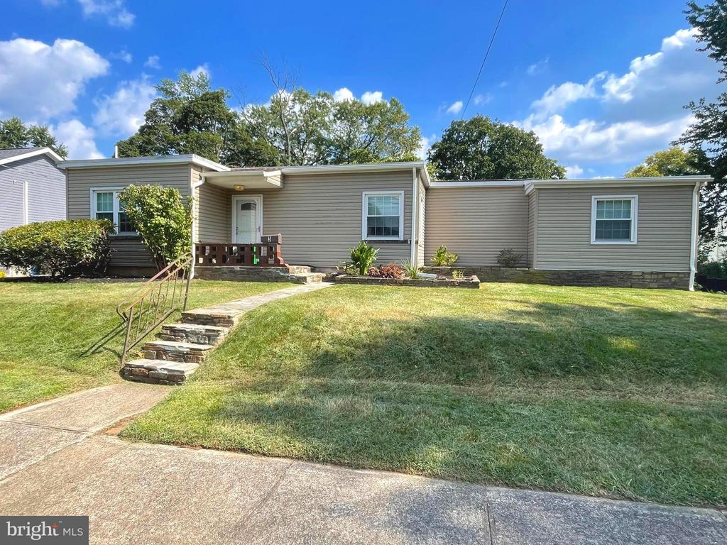 3 JESSIE AVE, Morrisville, PA 19067