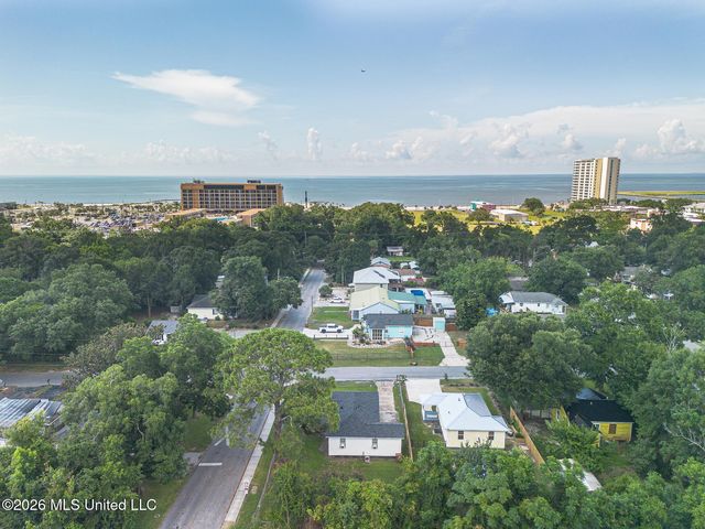 2002 Greater Avenue, Biloxi, MS 39531