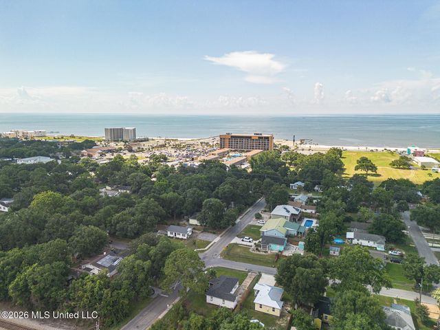 2002 Greater Avenue, Biloxi, MS 39531