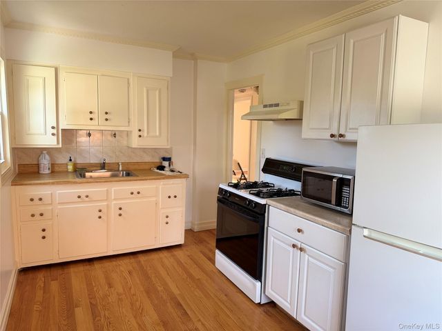 22 Lexington Avenue, Westbury, NY 11590