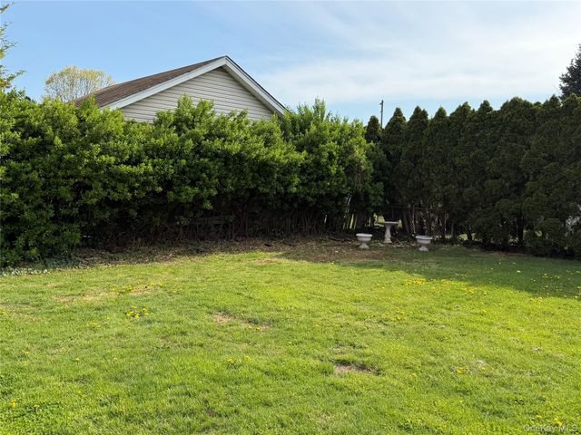 22 Lexington Avenue, Westbury, NY 11590